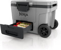 Ninja FrostVault Kühlbox, 42 L, Stauraum, integrierter Dry Zone Schublade mit Kühlschranktemperatur, bietet Platz für bis zu 68 Dosen, FB245EUGY